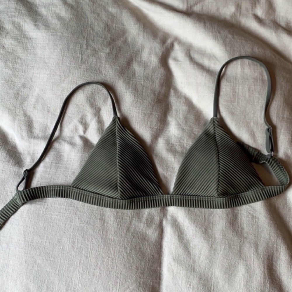 Hollister Swim 2 Piece - Picture 2 of 3